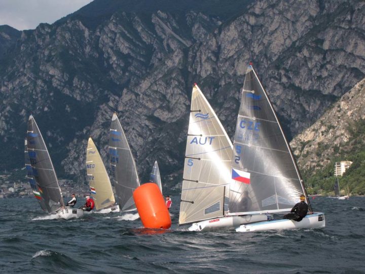 tuesday-silver-cup-race 3 top mark-pic-finn-class